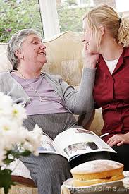 idosa na cama cuidado