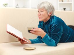idoso lendo 3